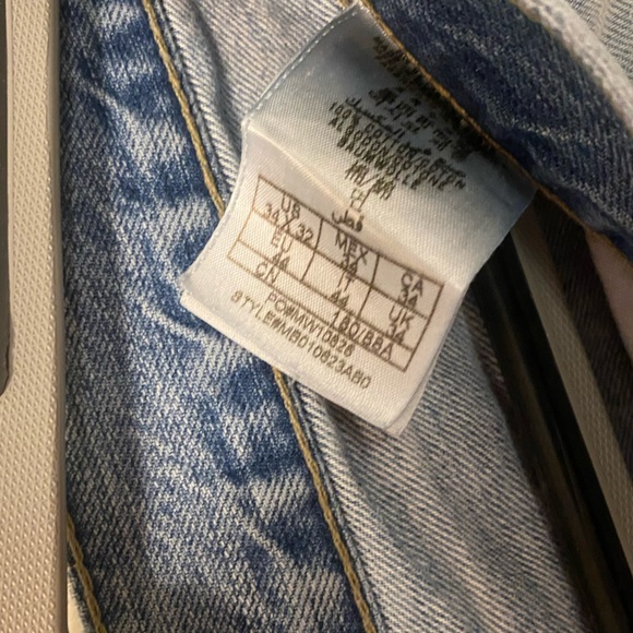 Vintage Guess Light Denim Jeans - Picture 4 of 6